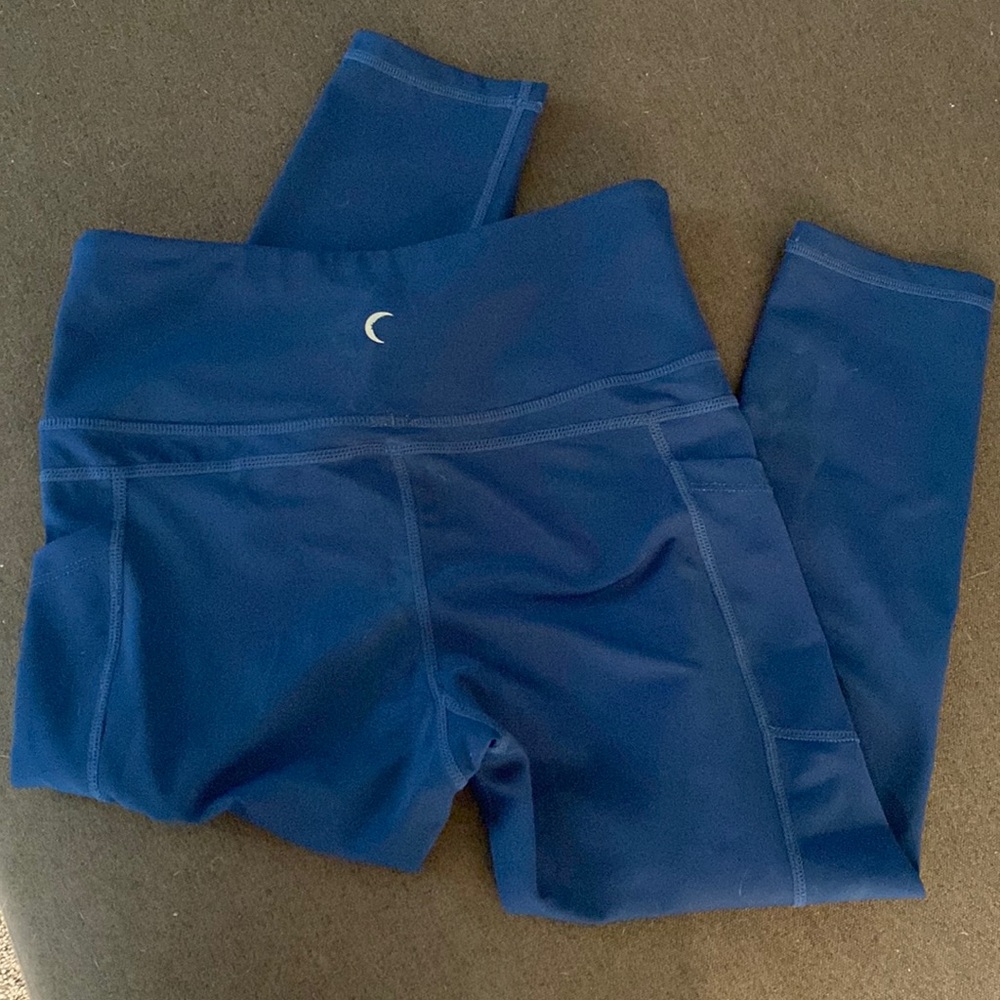 Navy Zyia capri Light and tight